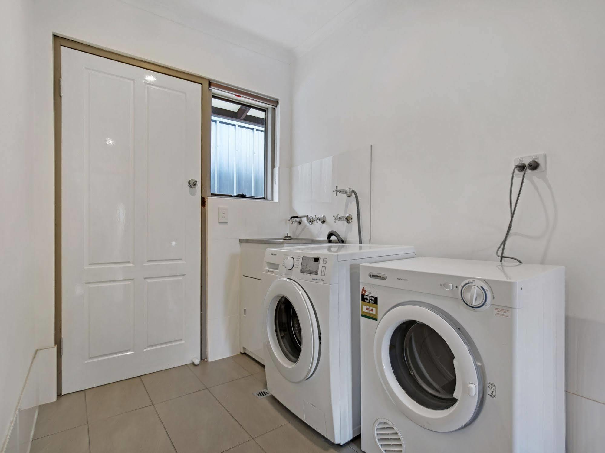 อะดิเลด ฮอลิเดย์ โฮม Apartment แอดิเลด ภายนอก รูปภาพ