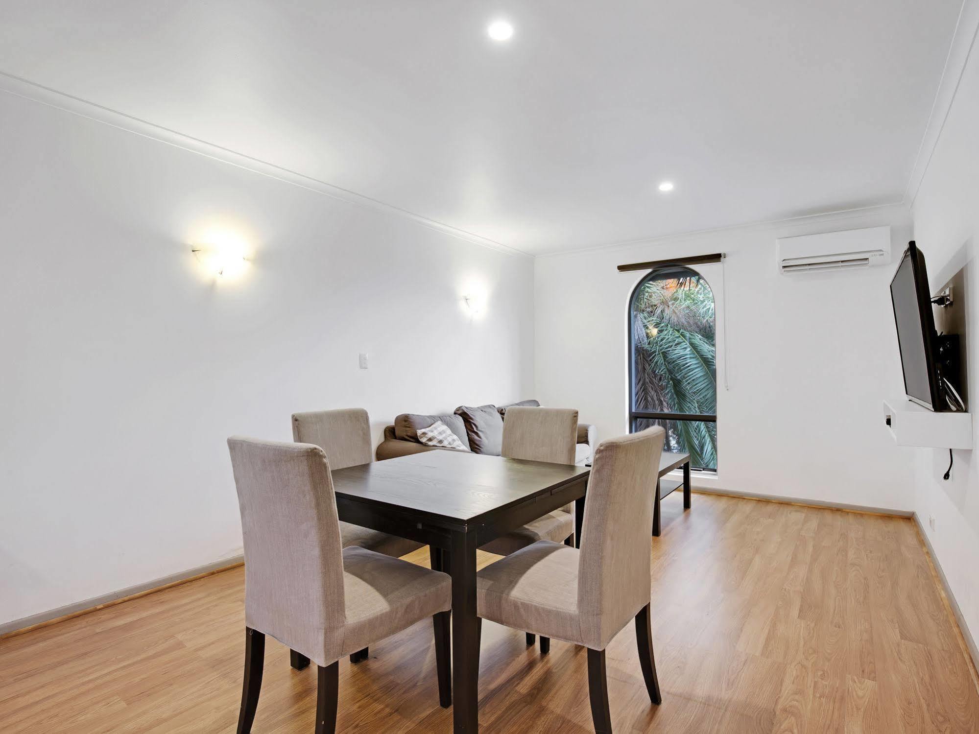 อะดิเลด ฮอลิเดย์ โฮม Apartment แอดิเลด ภายนอก รูปภาพ